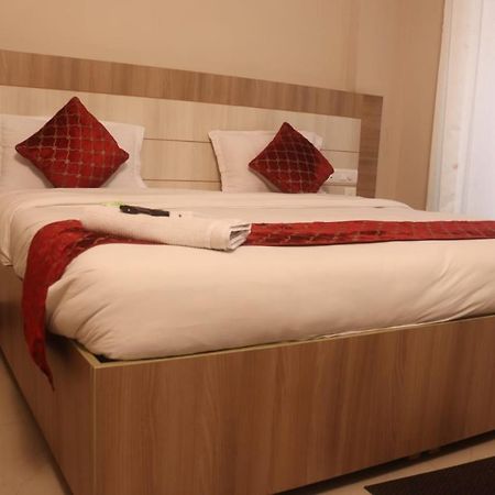 Dubey Homestay - 500 Meter From Temple Vrindavan Exterior photo