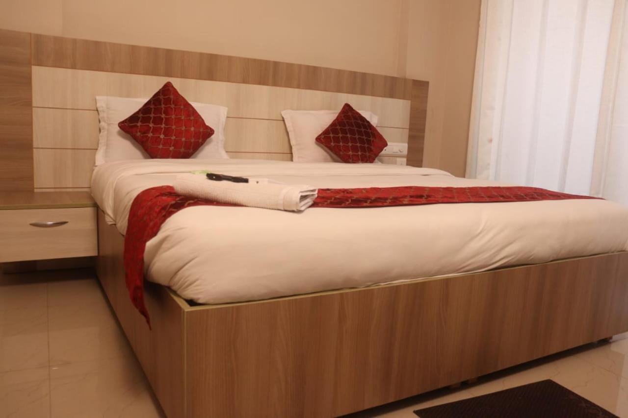 Dubey Homestay - 500 Meter From Temple Vrindavan Exterior photo